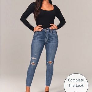 A&F dark denim jeans size 6.